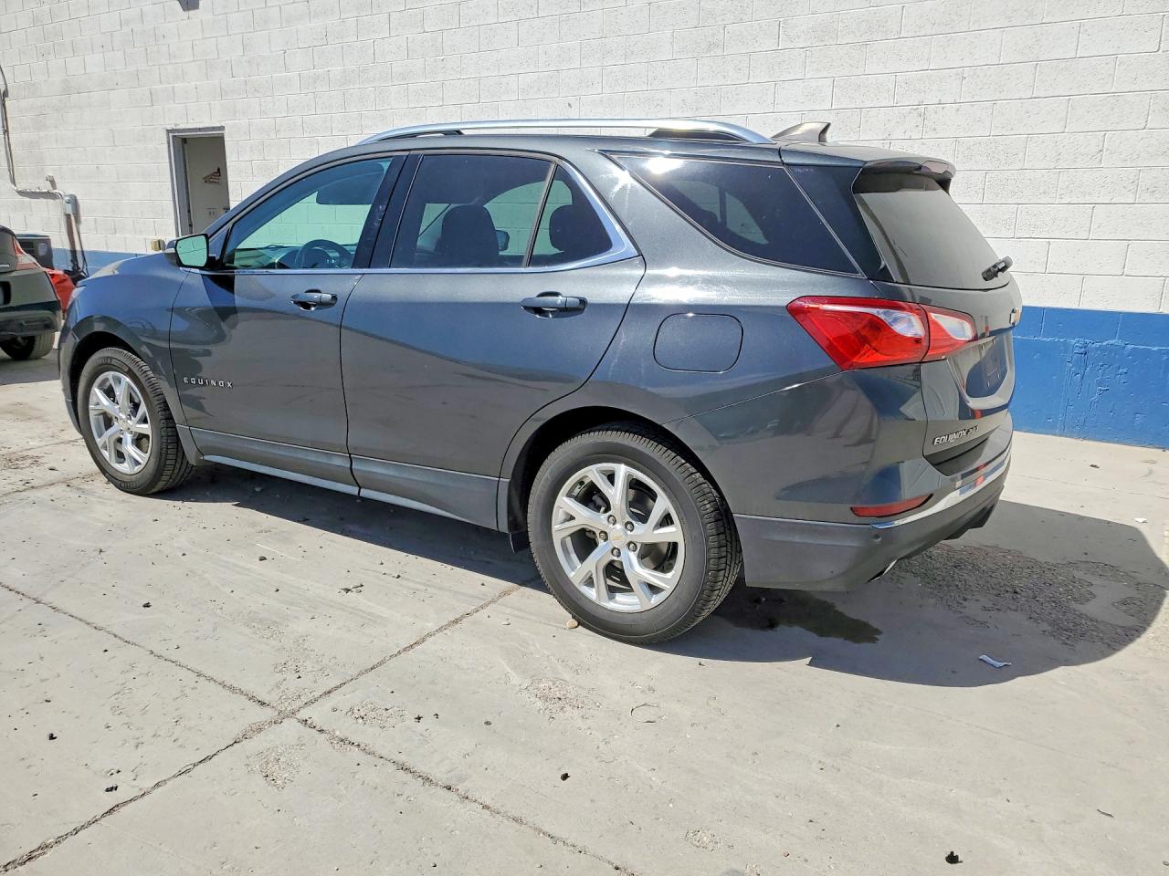 2018 CHEVROLET EQUINOX LT photo 3