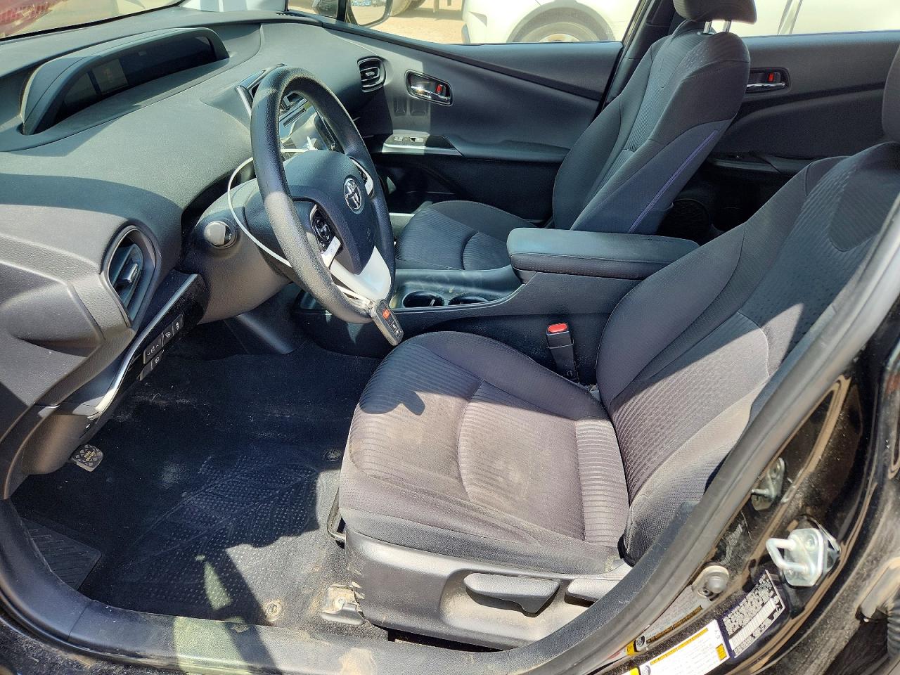 2017 TOYOTA PRIUS TWO photo 19