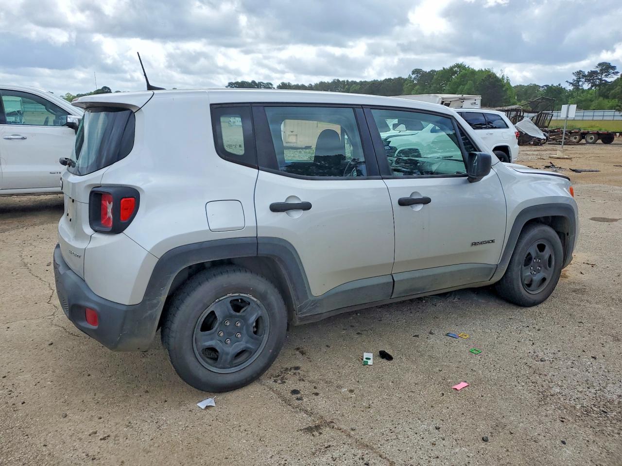 2019 JEEP RENEGADE SPORT photo 3
