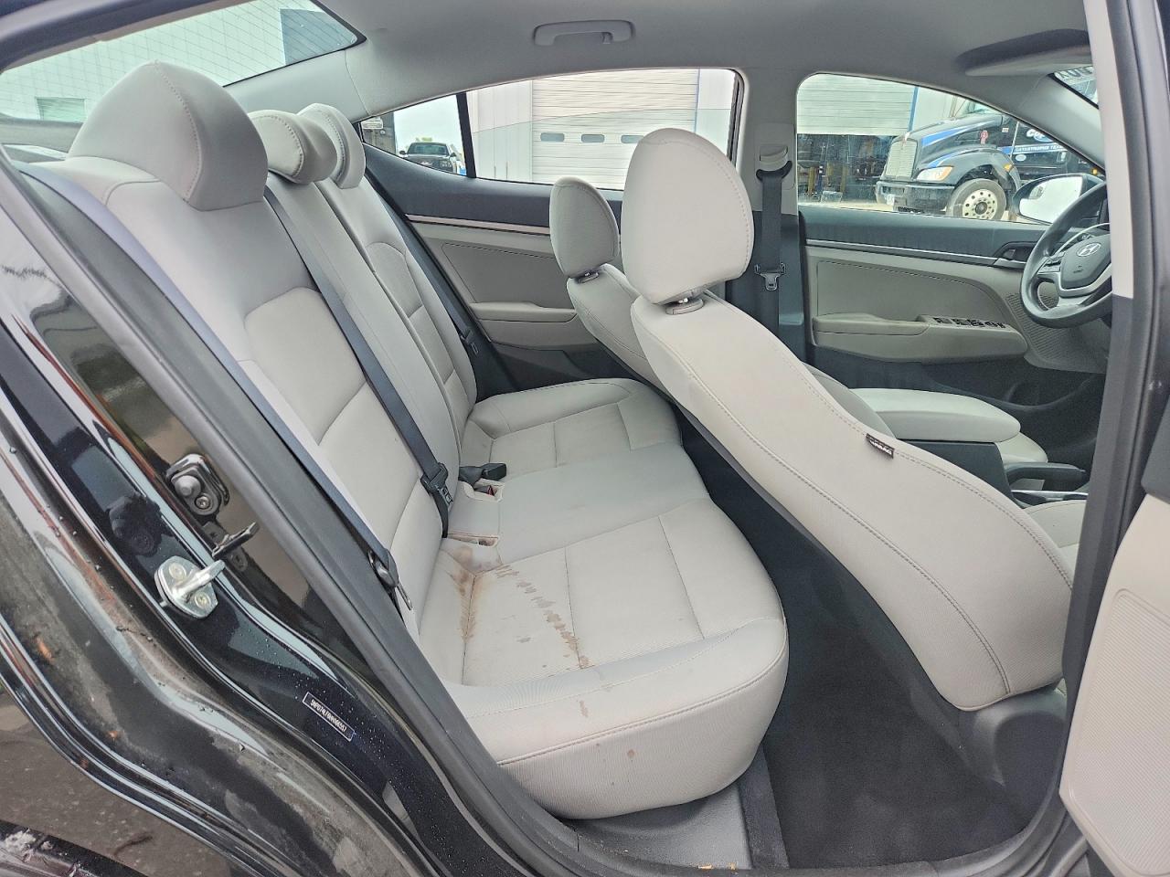 2017 HYUNDAI ELANTRA SE photo 19