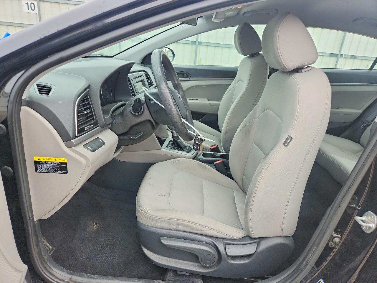 2017 HYUNDAI ELANTRA SE photo 13