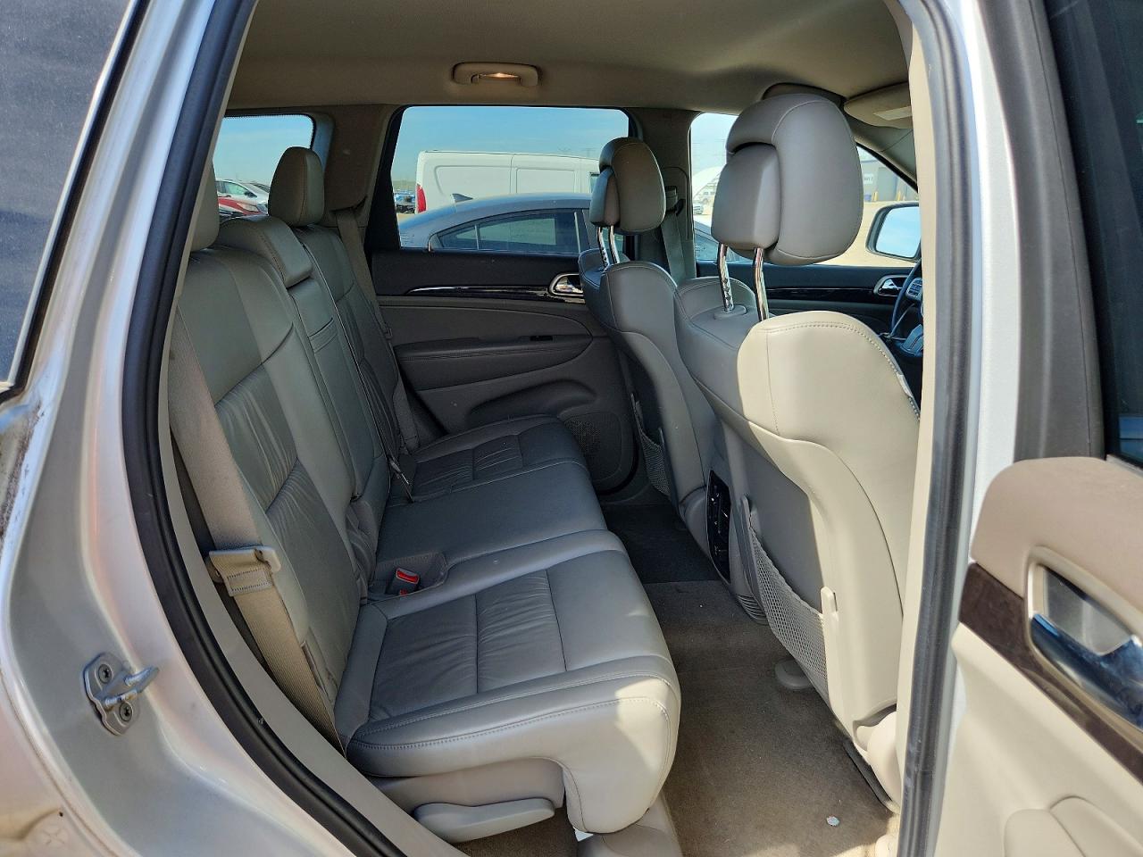 2011 JEEP GRAND CHEROKEE LAREDO photo 28