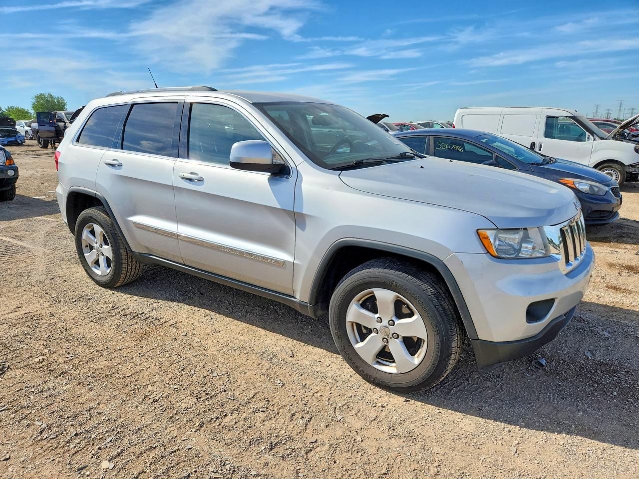 2011 JEEP GRAND CHEROKEE LAREDO photo 10