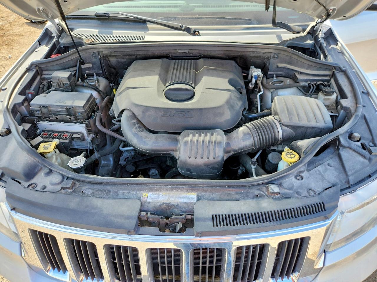 2011 JEEP GRAND CHEROKEE LAREDO photo 31