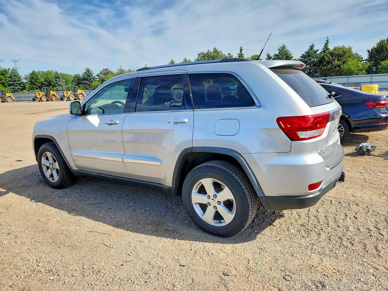 2011 JEEP GRAND CHEROKEE LAREDO photo 4