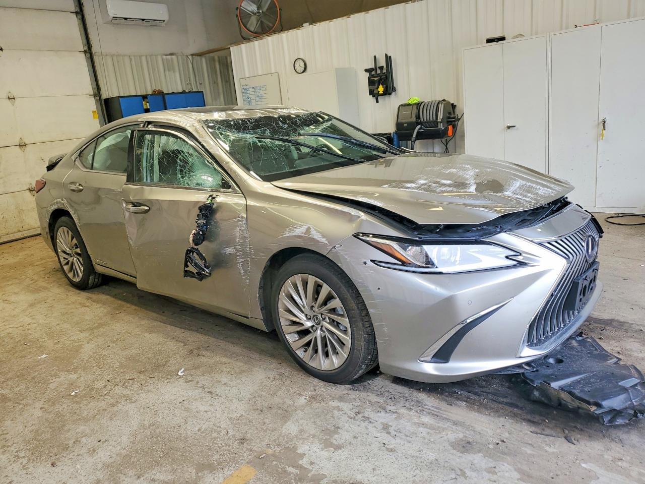 2020 LEXUS ES 300H LUXURY photo 4