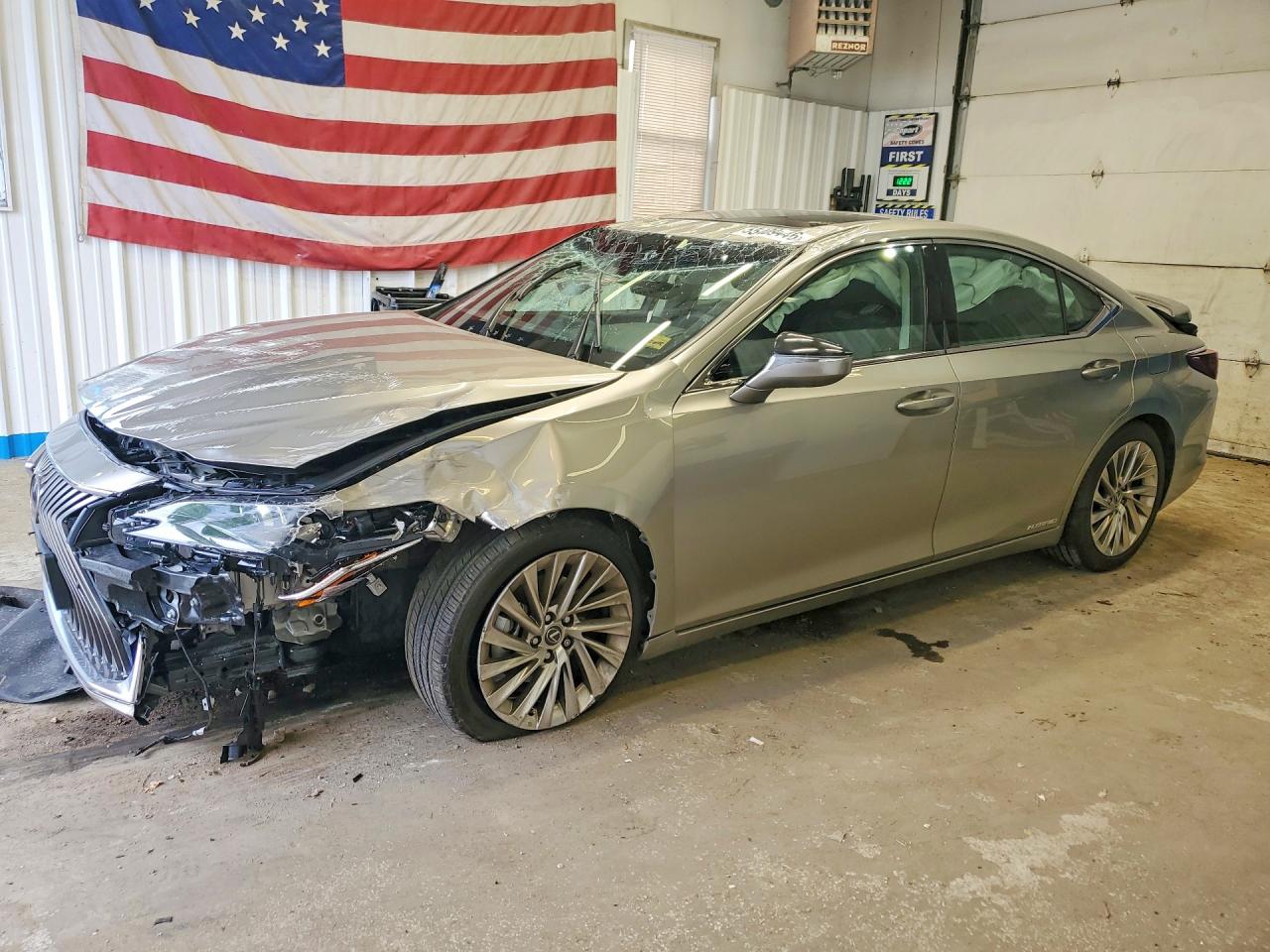 2020 LEXUS ES