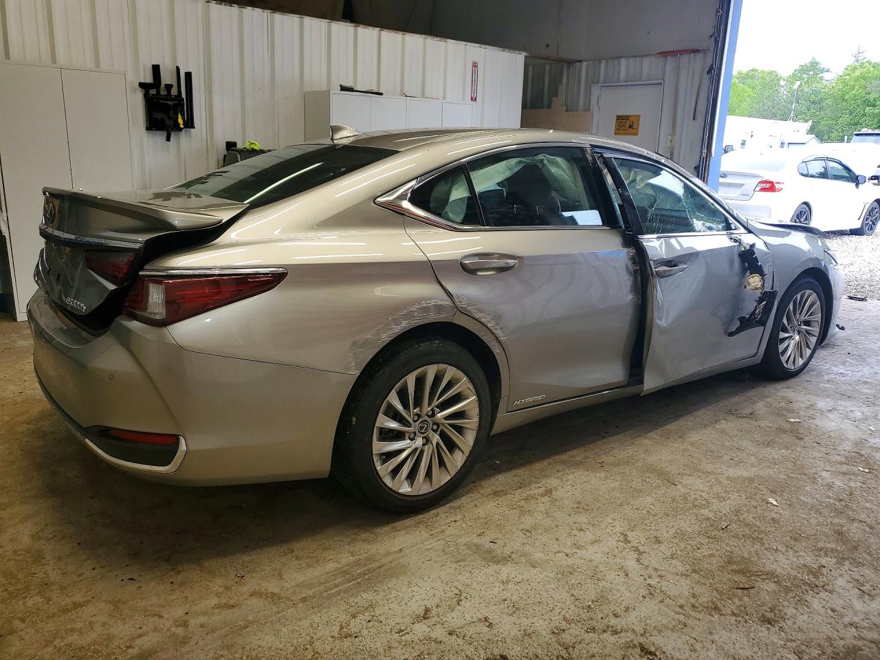 2020 LEXUS ES 300H LUXURY photo 3
