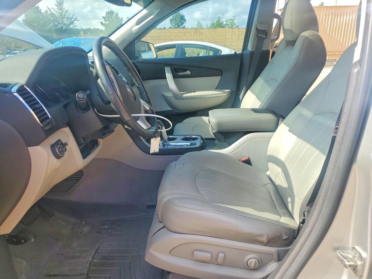 2011 GMC ACADIA SLT-2 photo 13