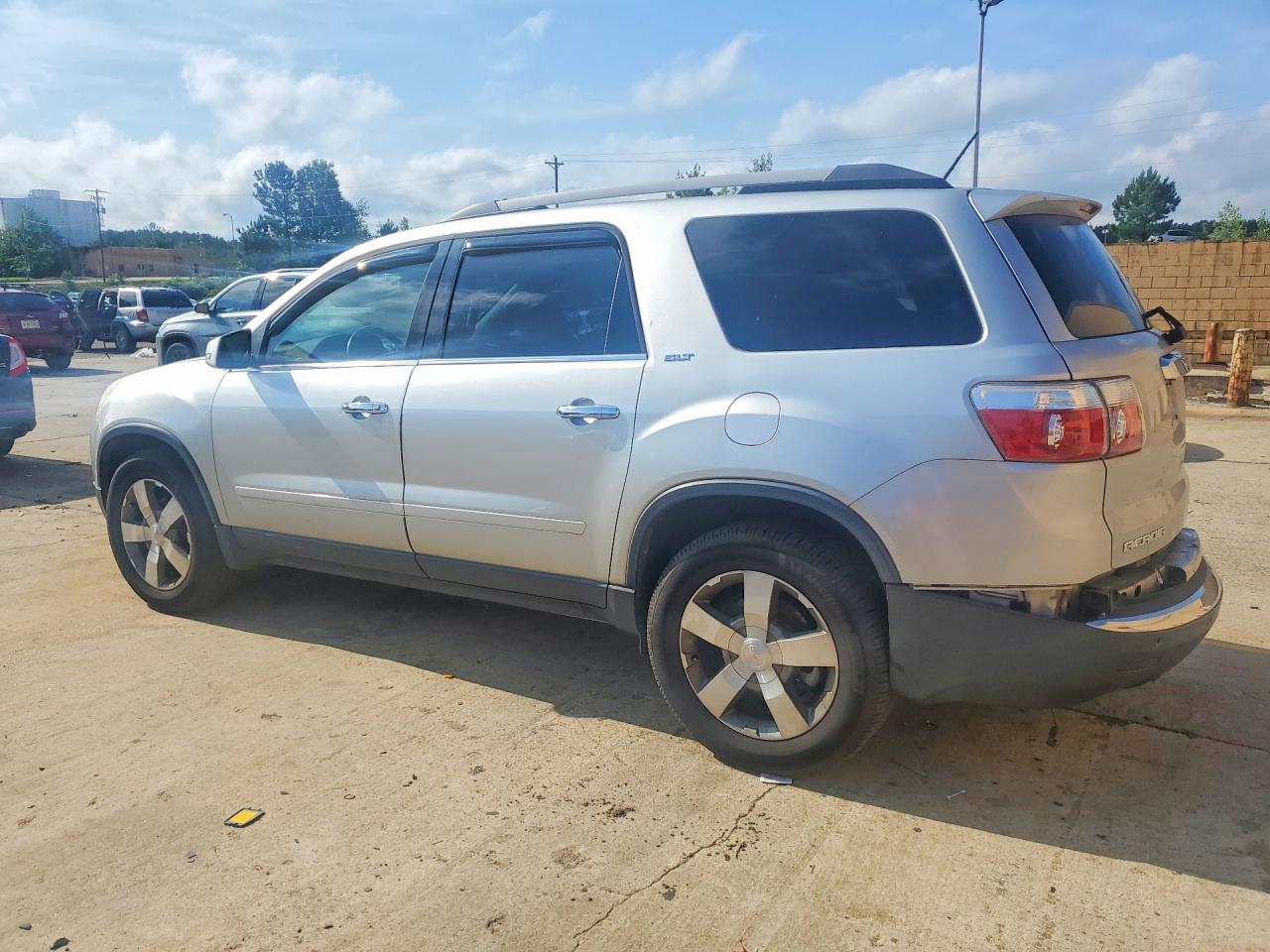 2011 GMC ACADIA SLT-2 photo 3