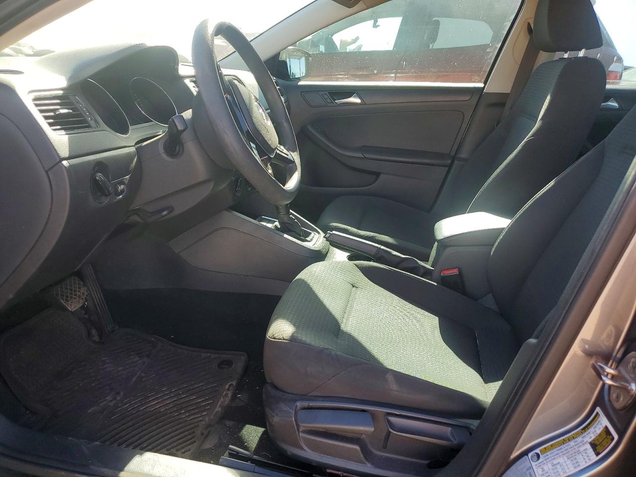 2015 VOLKSWAGEN JETTA BASE photo 13