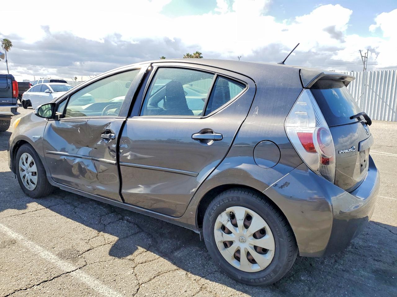 2012 TOYOTA PRIUS C ONE photo 2