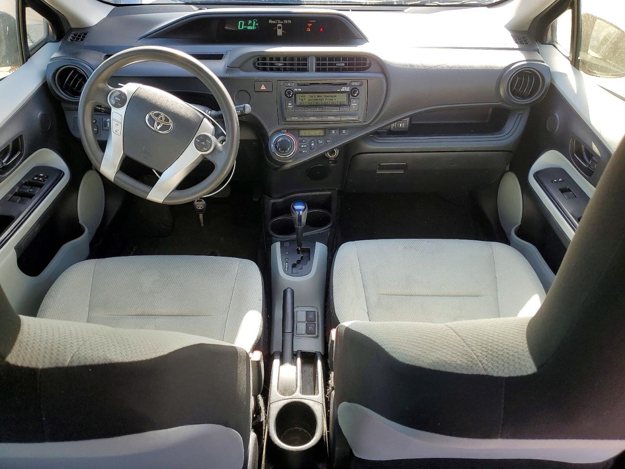 2012 TOYOTA PRIUS C ONE photo 8