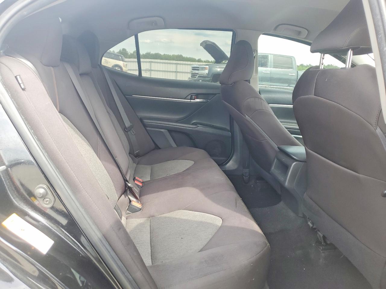 2018 TOYOTA CAMRY LE photo 19