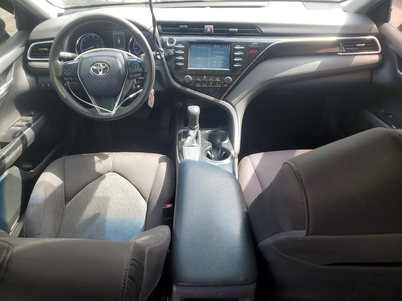 2018 TOYOTA CAMRY LE photo 15