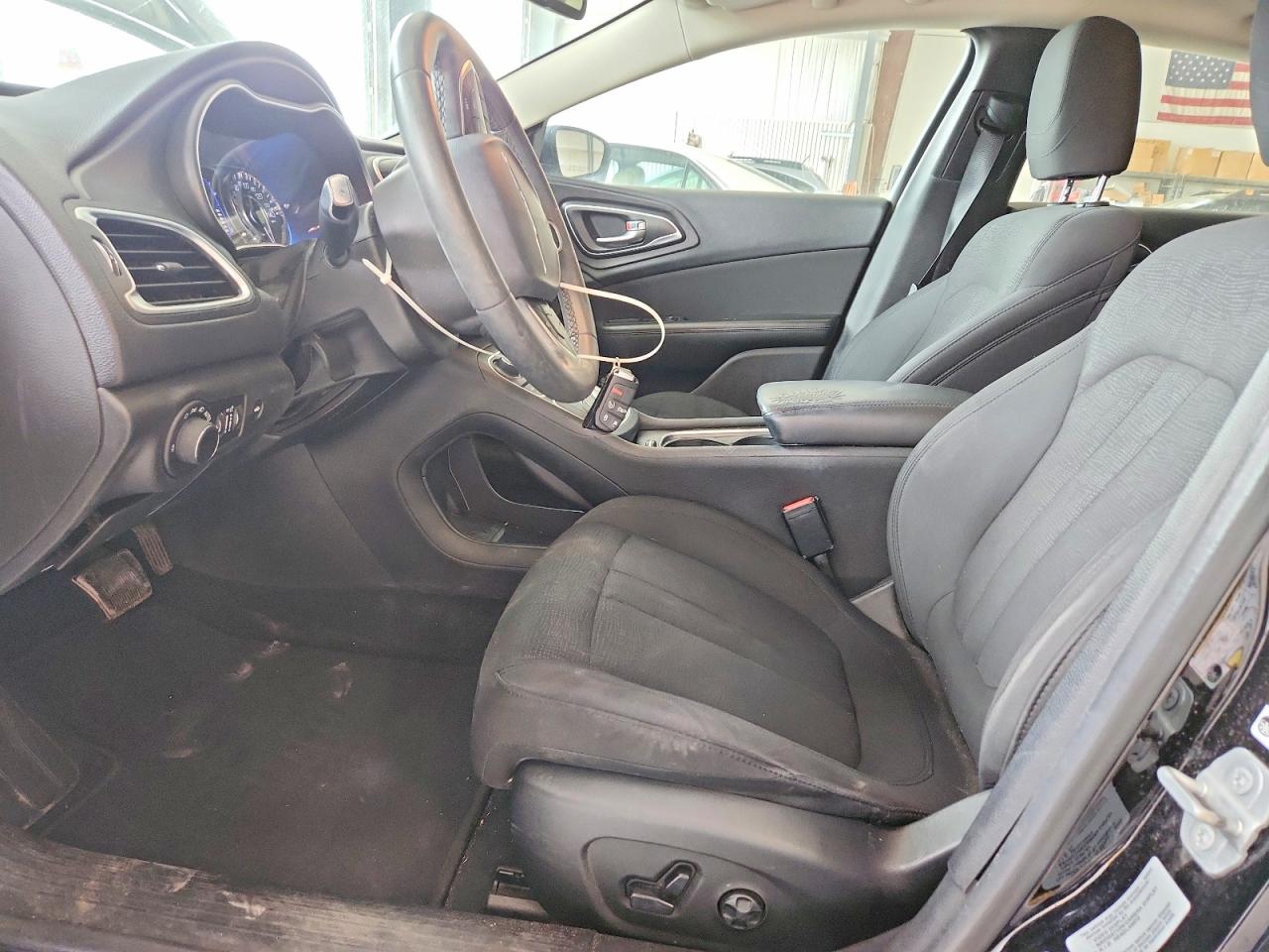 2015 CHRYSLER 200 LIMITED photo 13