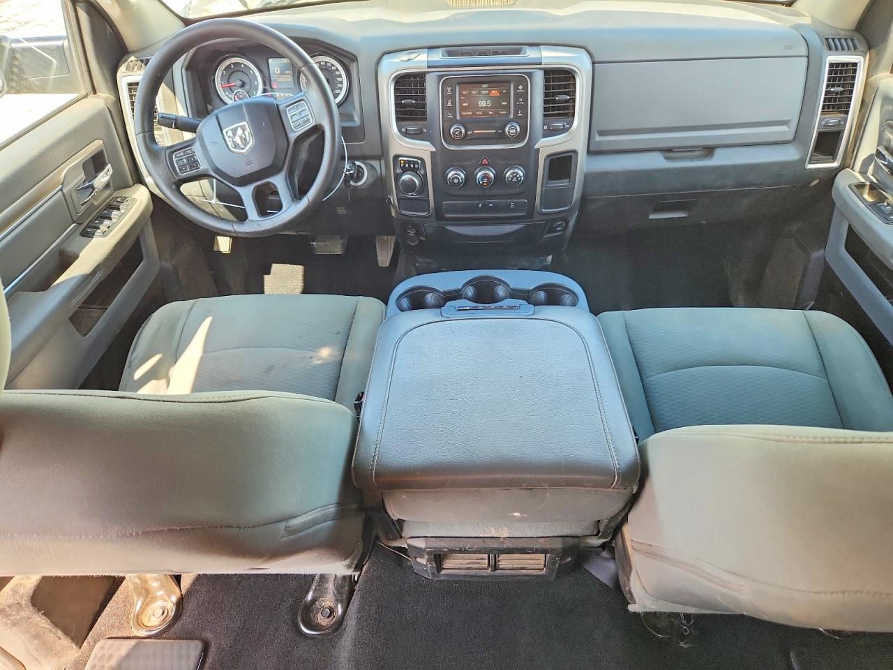 2015 RAM 1500 SLT photo 8