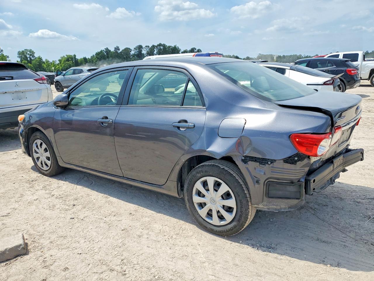 2011 TOYOTA COROLLA LE photo 2