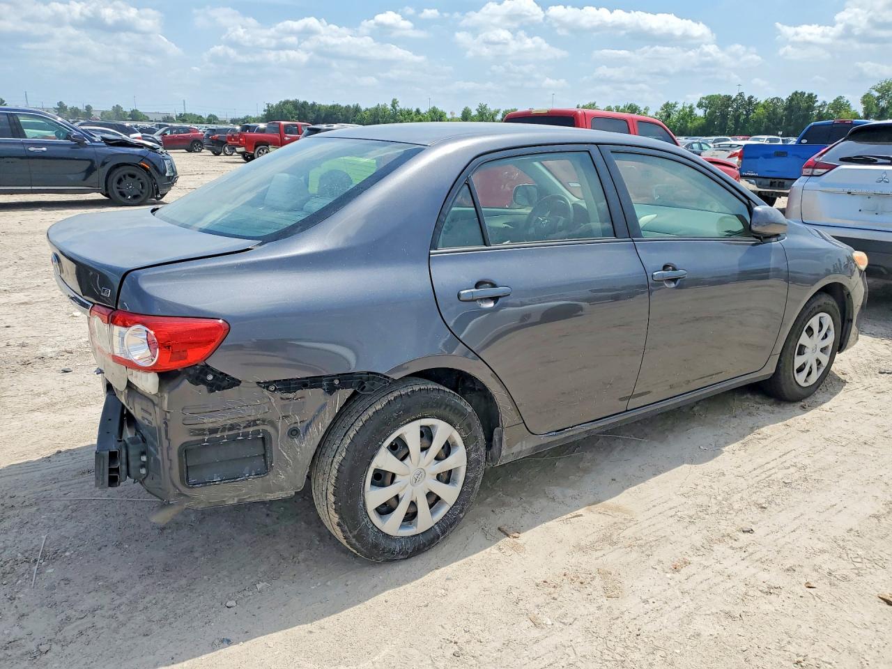 2011 TOYOTA COROLLA LE photo 3