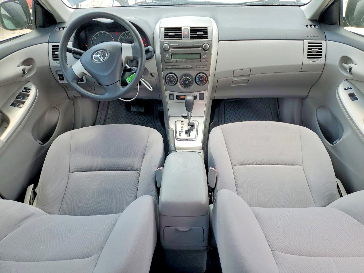 2011 TOYOTA COROLLA LE photo 8