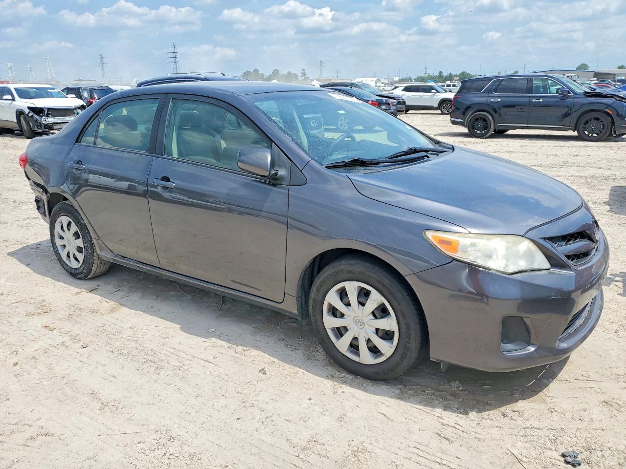 2011 TOYOTA COROLLA LE photo 4