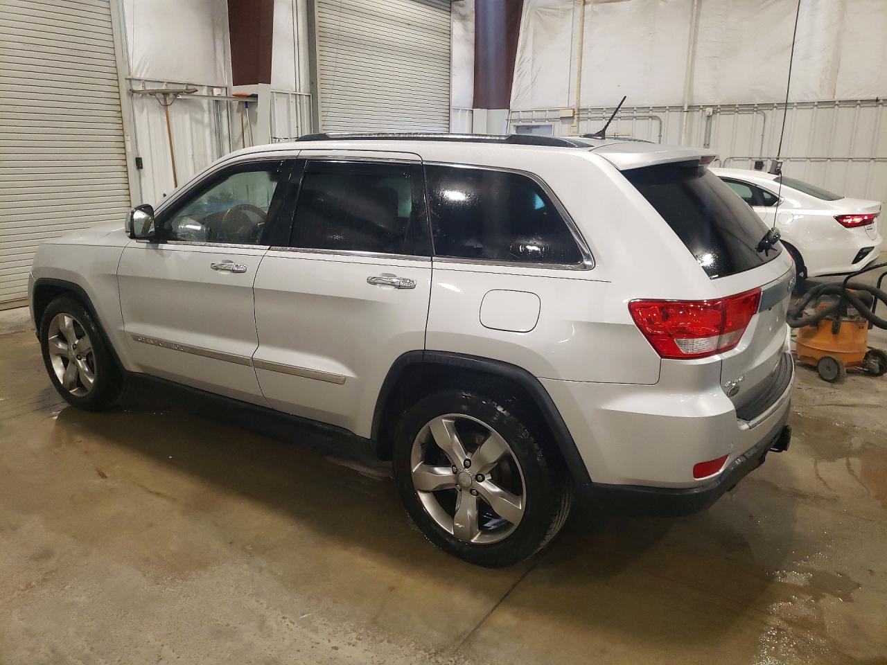 2011 JEEP GRAND CHEROKEE OVERLAND photo 4