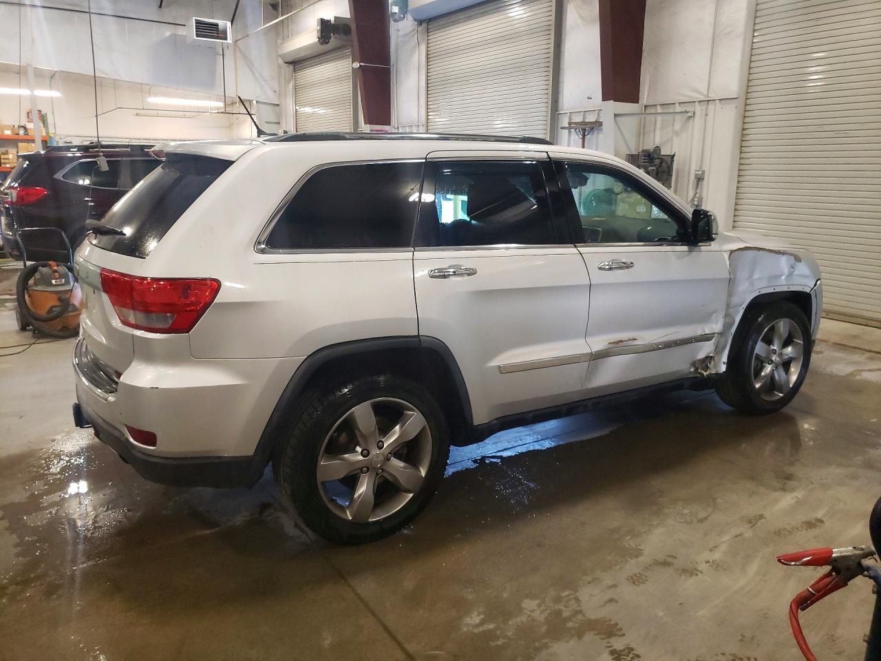 2011 JEEP GRAND CHEROKEE OVERLAND photo 7