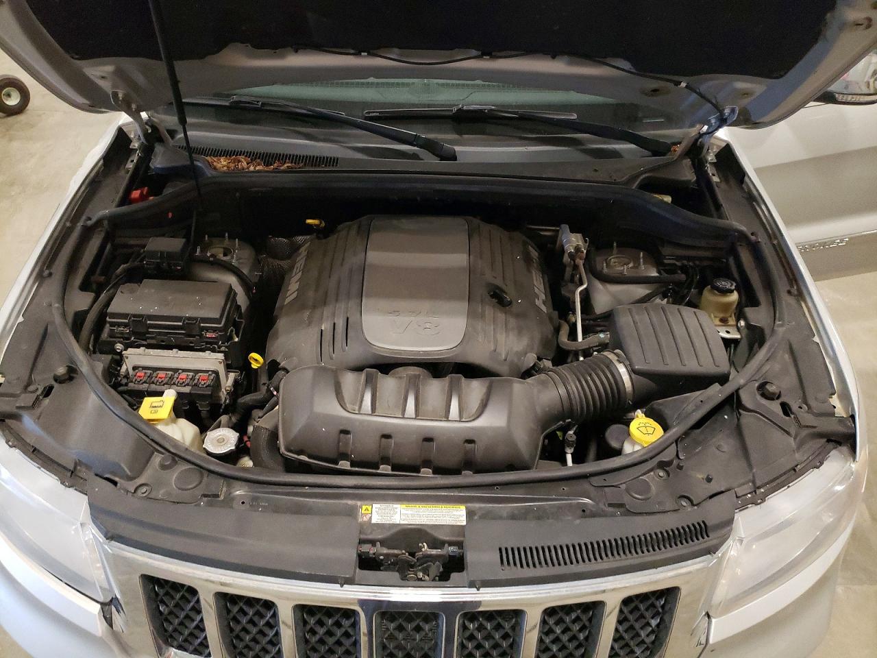 2011 JEEP GRAND CHEROKEE OVERLAND photo 34