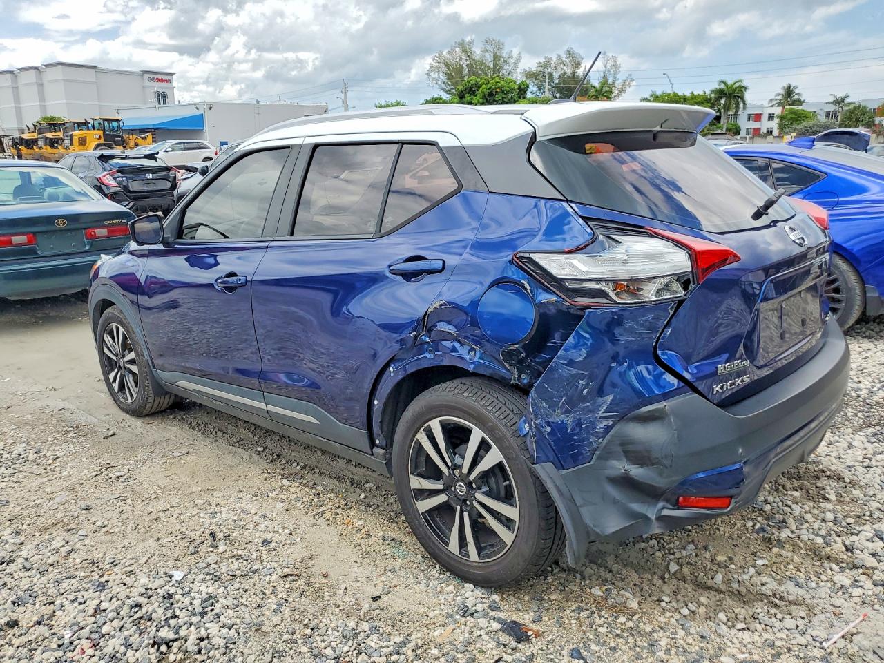 2018 NISSAN KICKS SR photo 3