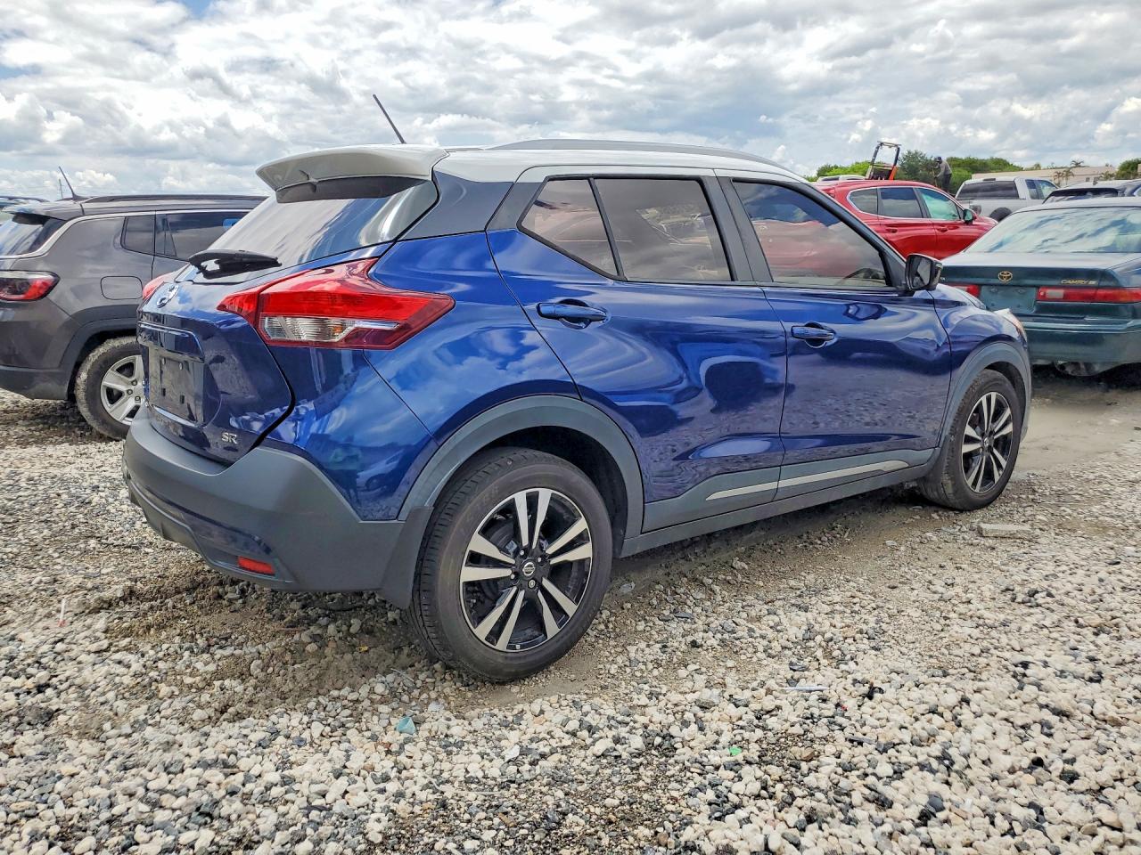 2018 NISSAN KICKS SR photo 5