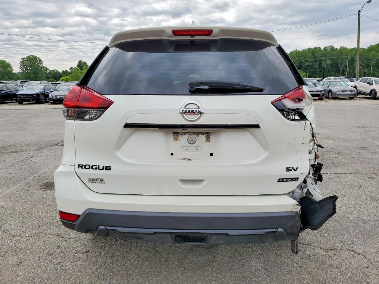 2018 NISSAN ROGUE SV photo 11