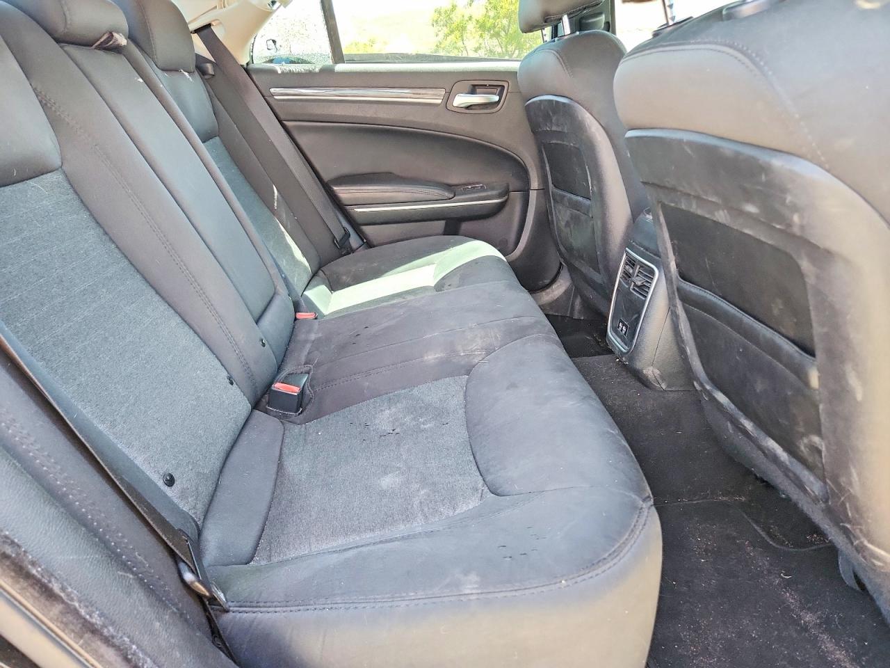 2019 CHRYSLER 300 TOURING photo 19