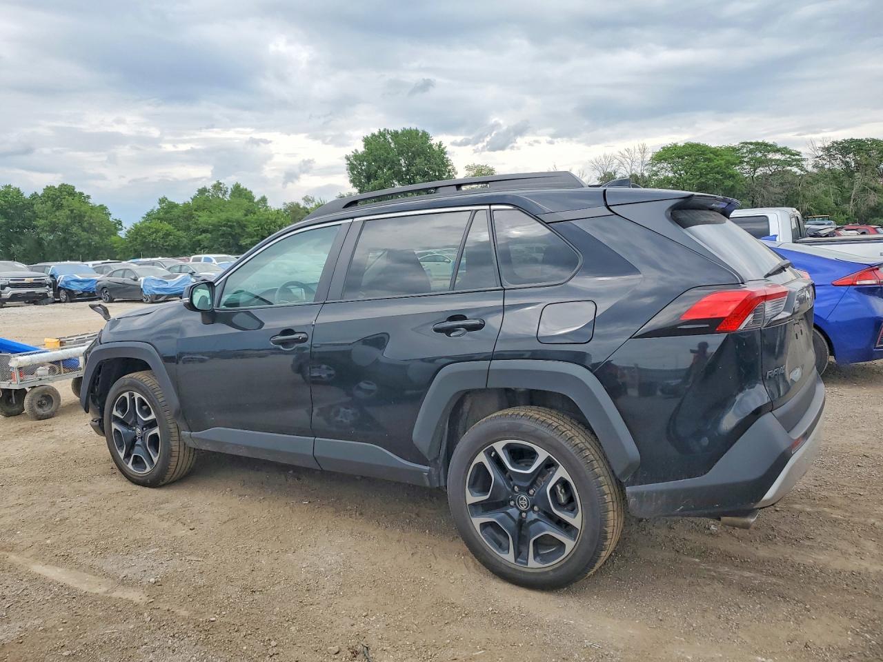 2019 TOYOTA RAV4 ADVENTURE photo 2