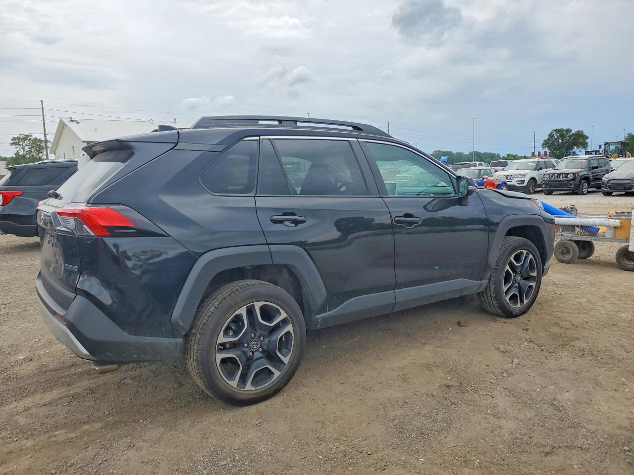 2019 TOYOTA RAV4 ADVENTURE photo 3