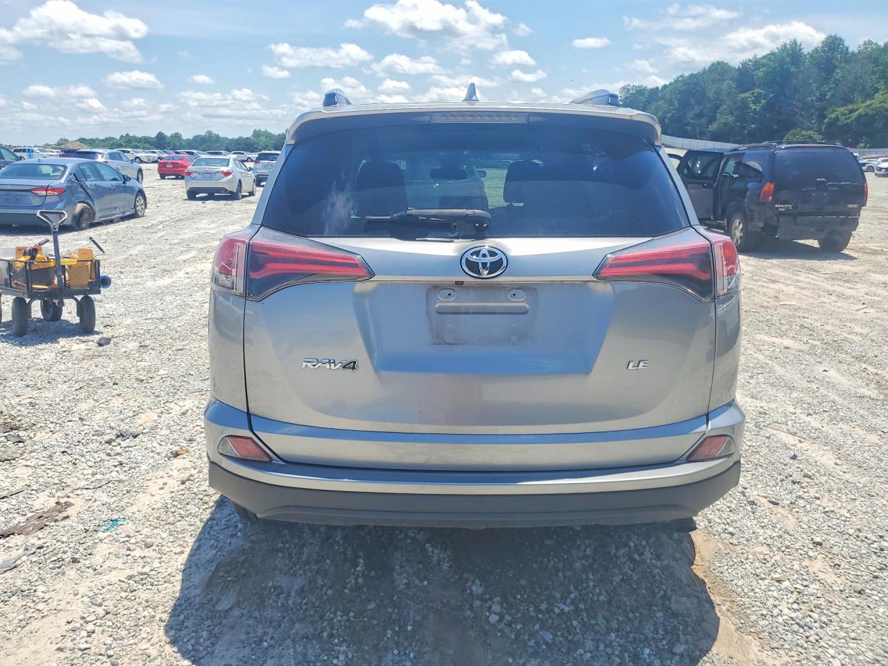 2018 TOYOTA RAV4 LE photo 11