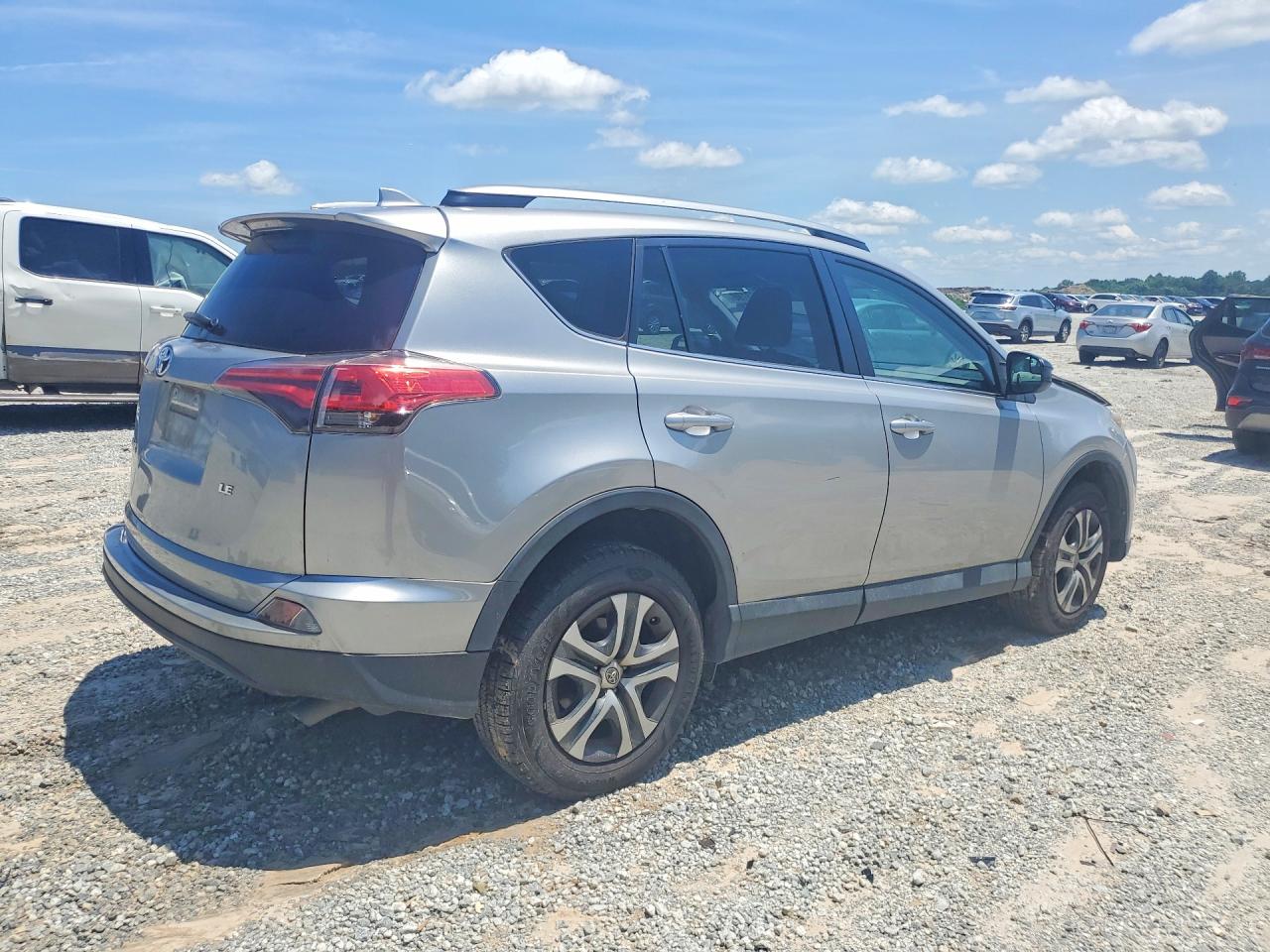 2018 TOYOTA RAV4 LE photo 5