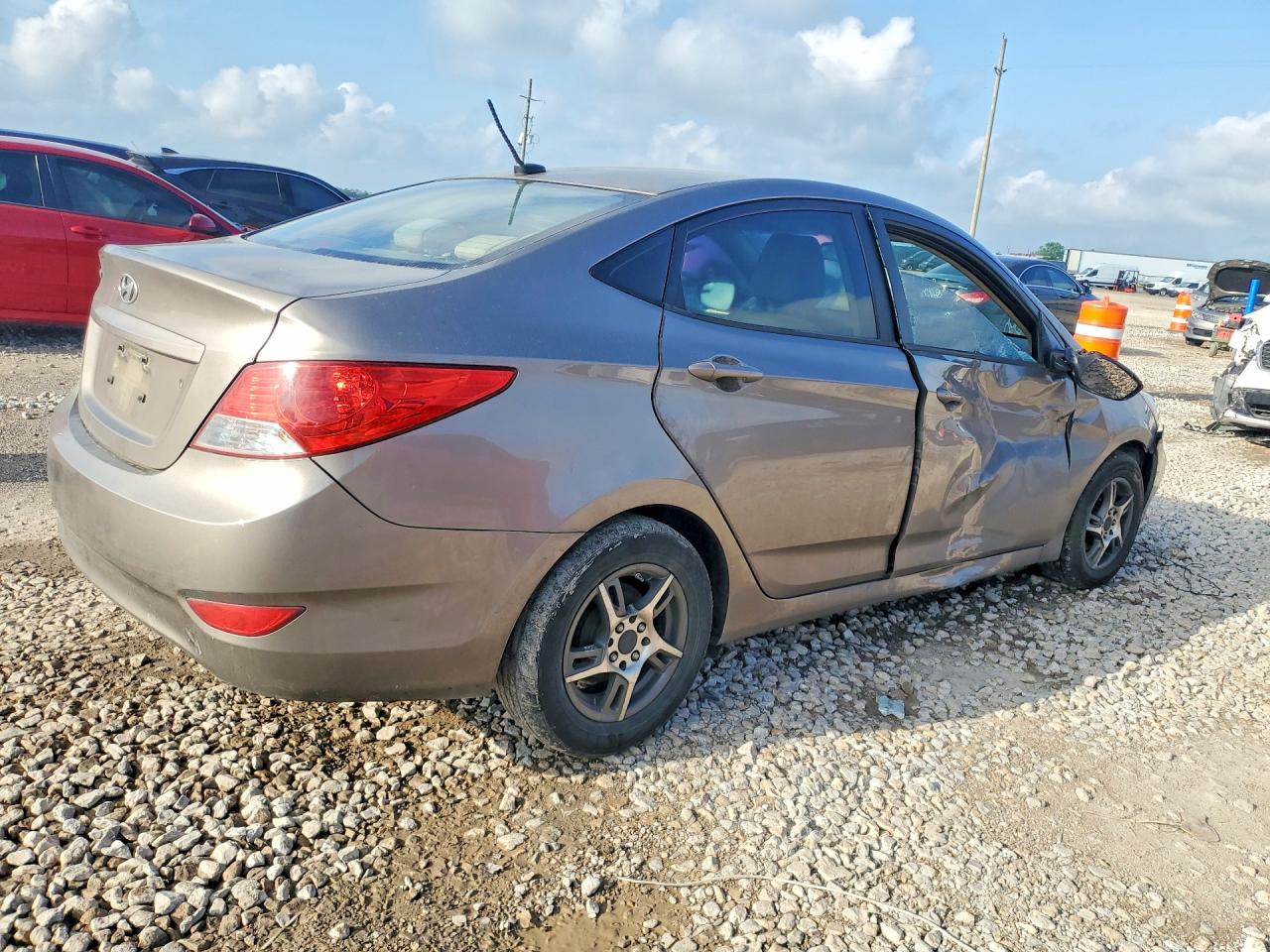 2014 HYUNDAI ACCENT GLS photo 5