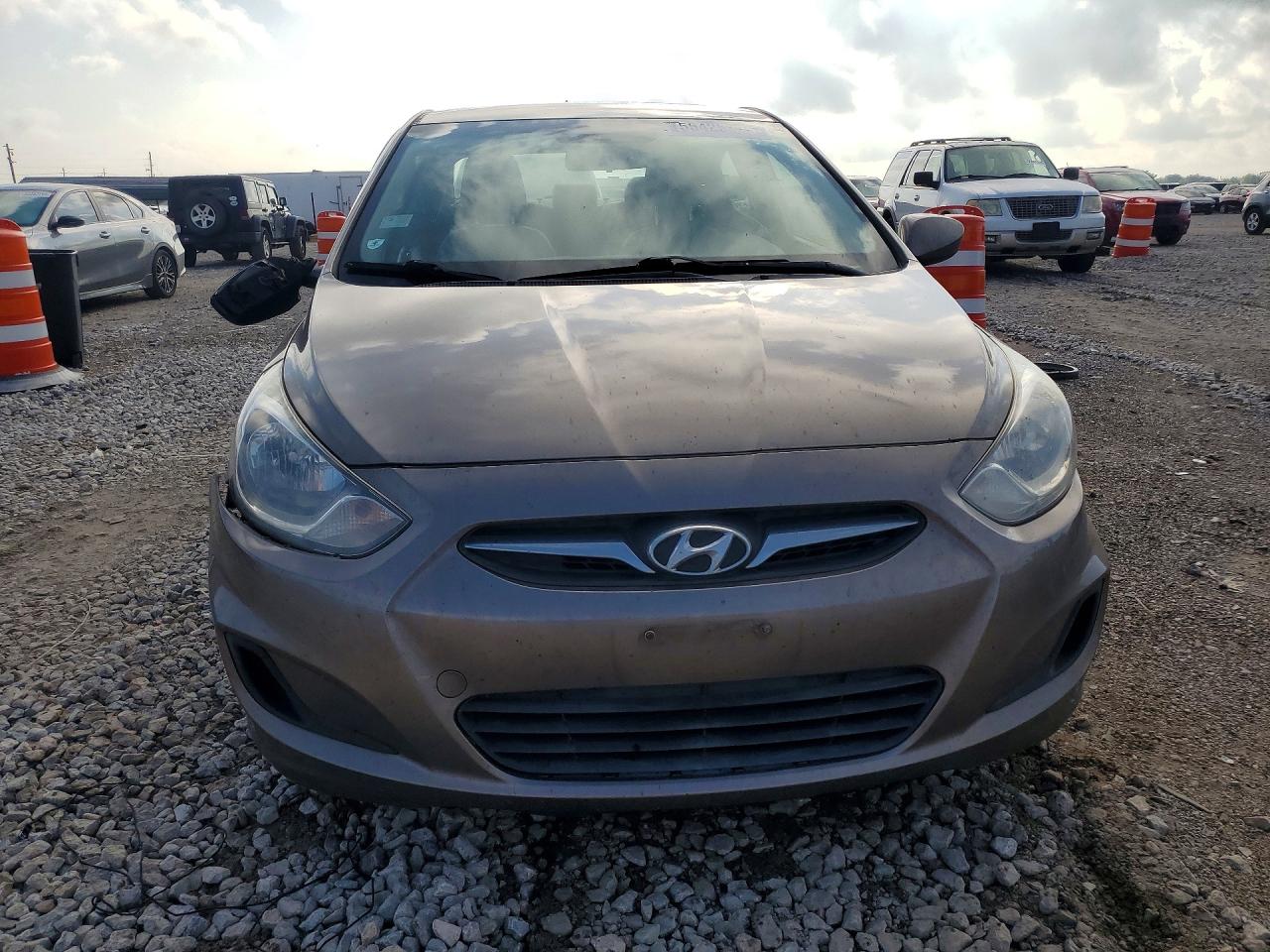 2014 HYUNDAI ACCENT GLS photo 9