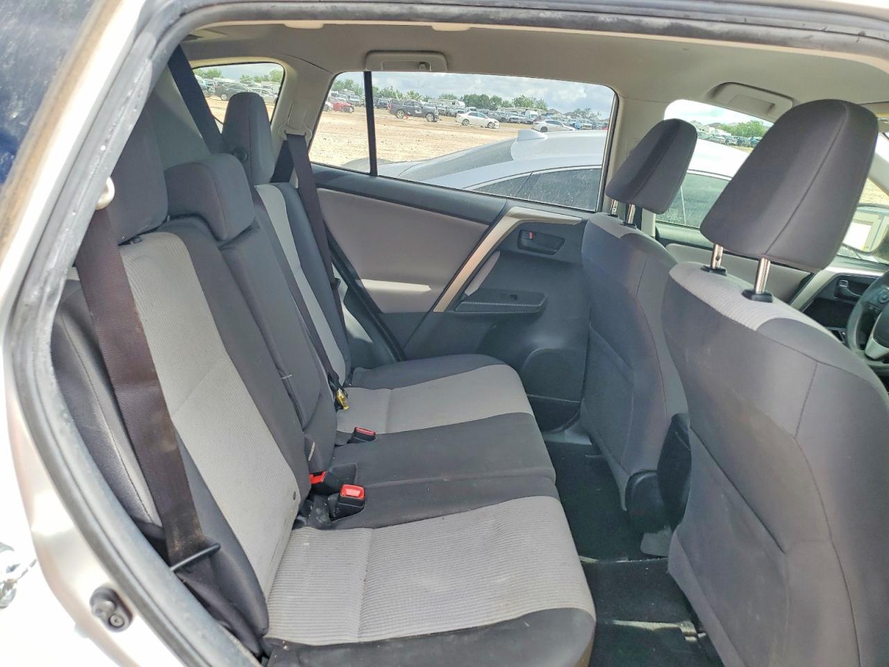 2014 TOYOTA RAV4 LE photo 31