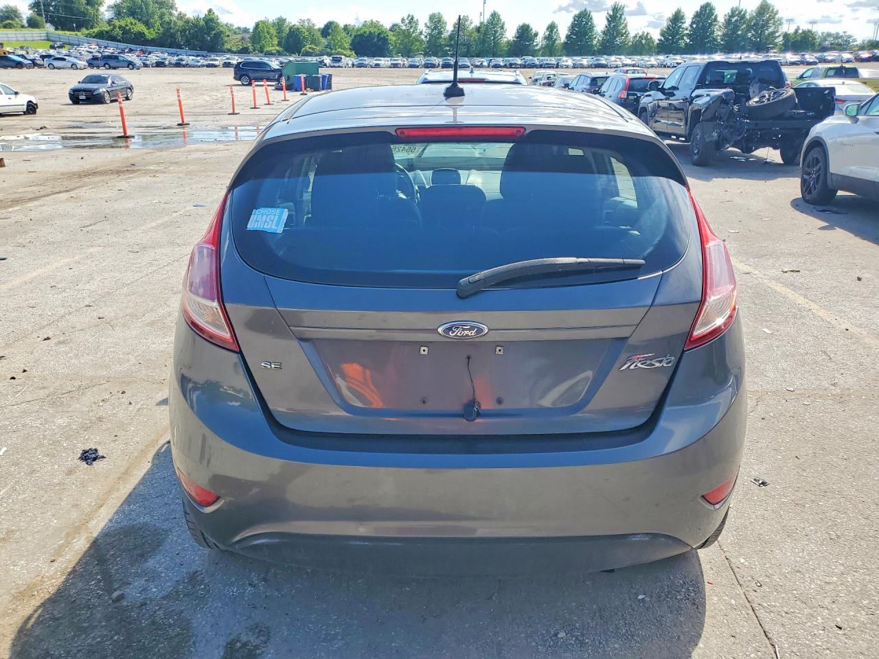 2015 FORD FIESTA SE photo 16