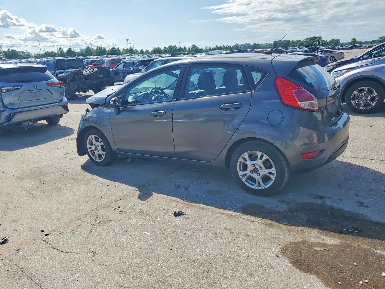 2015 FORD FIESTA SE photo 4
