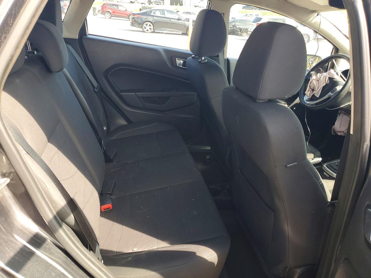 2015 FORD FIESTA SE photo 28