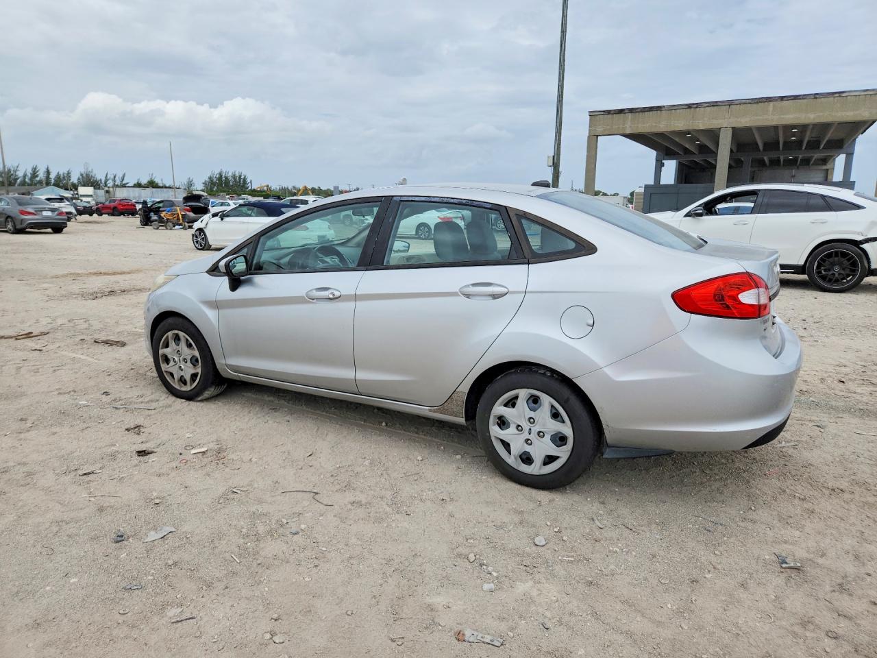 2012 FORD FIESTA SE photo 3