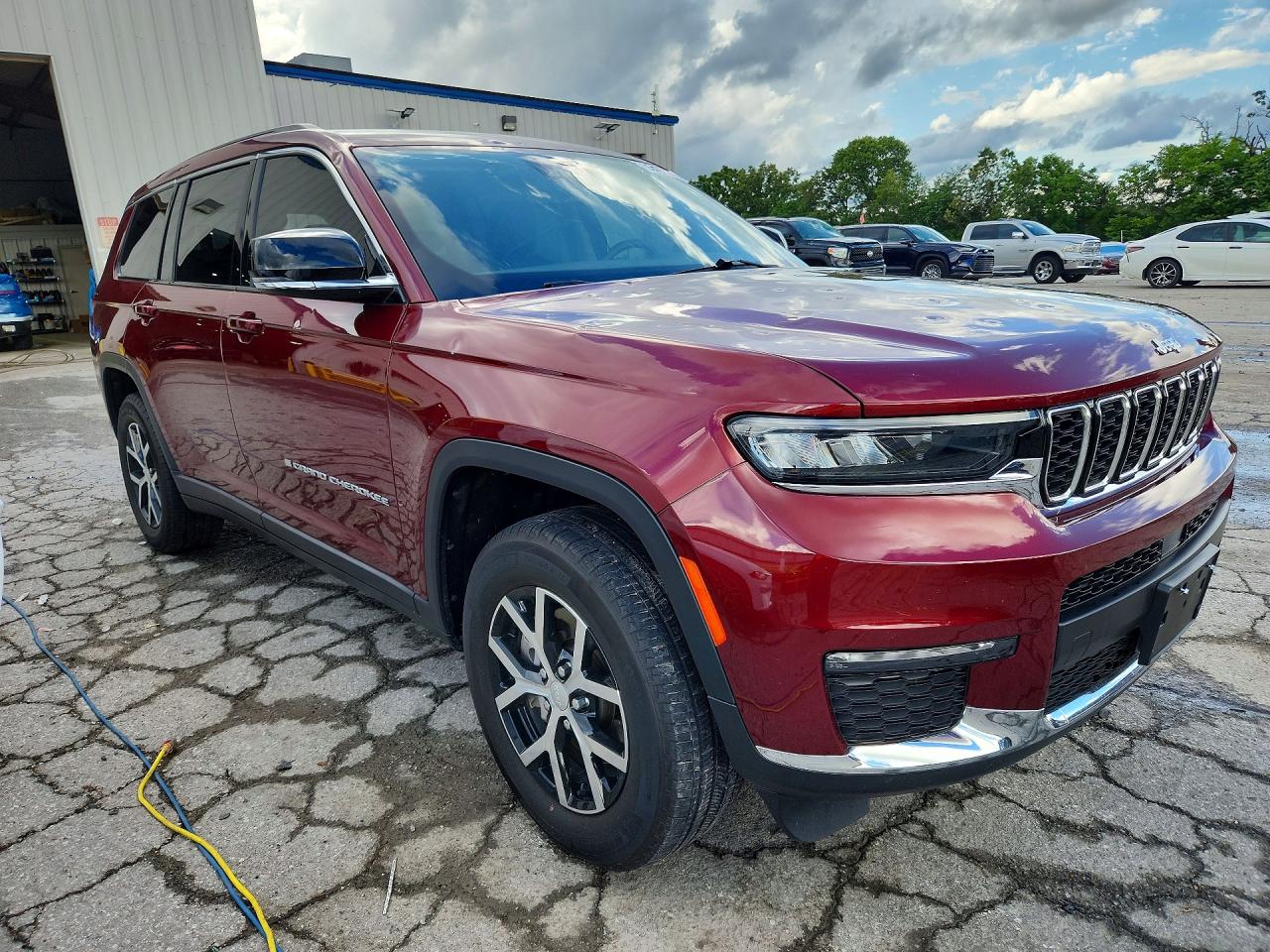 2023 JEEP GRAND CHEROKEE L LIMITED photo 4