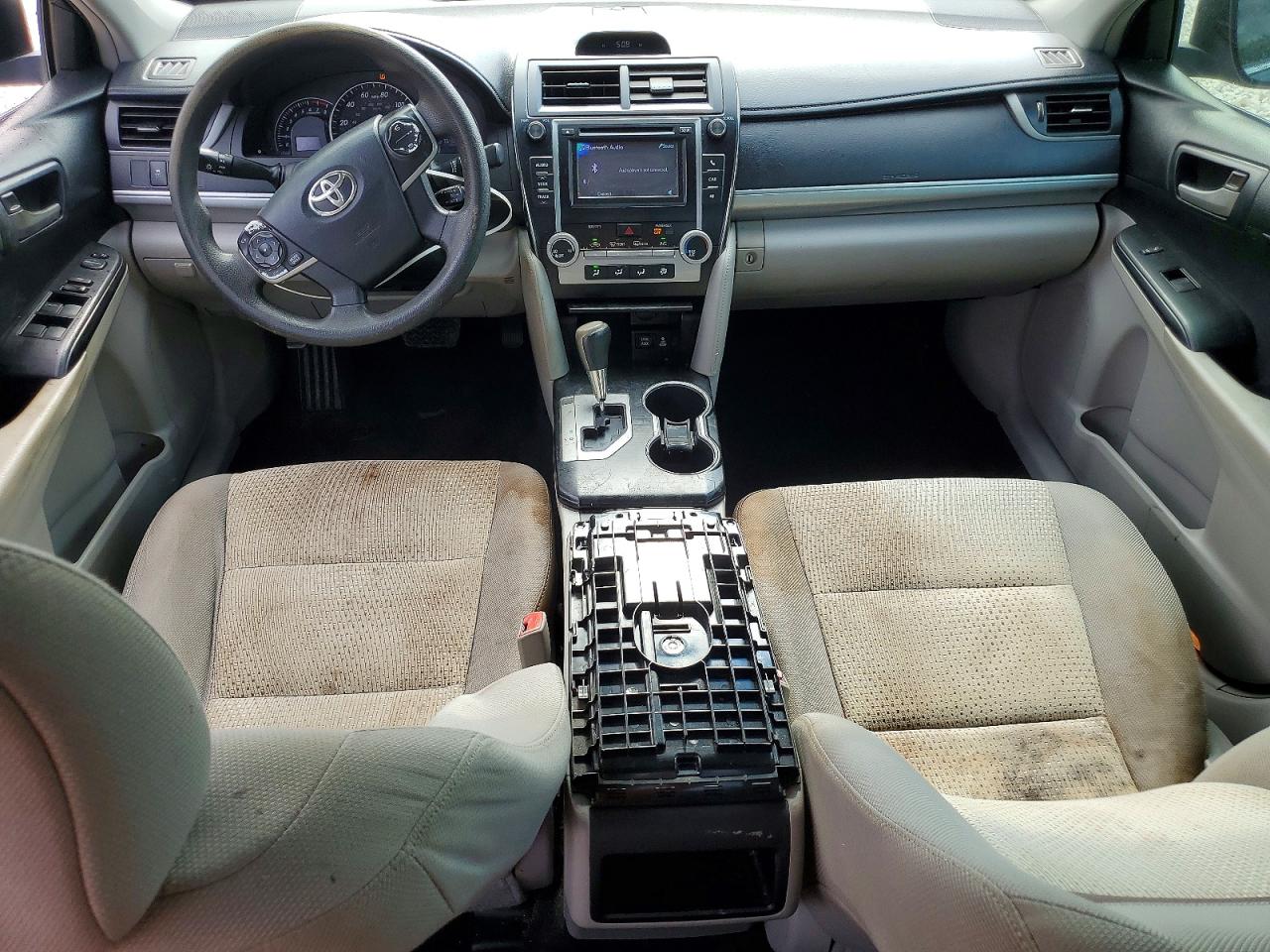 2014 TOYOTA CAMRY LE photo 8