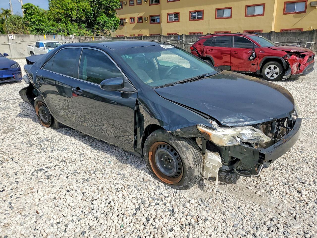 2014 TOYOTA CAMRY LE photo 4