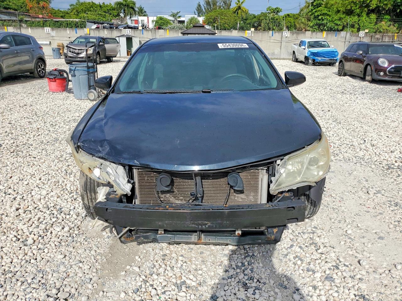 2014 TOYOTA CAMRY LE photo 5