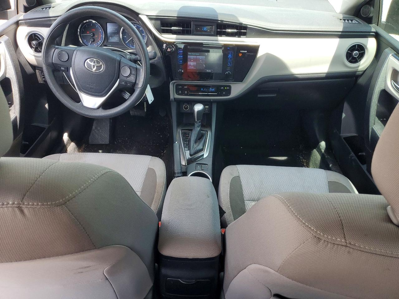2017 TOYOTA COROLLA LE photo 15