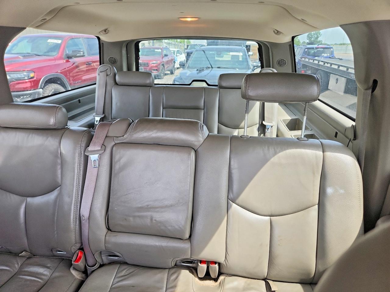 2005 CHEVROLET SUBURBAN K1500 photo 10