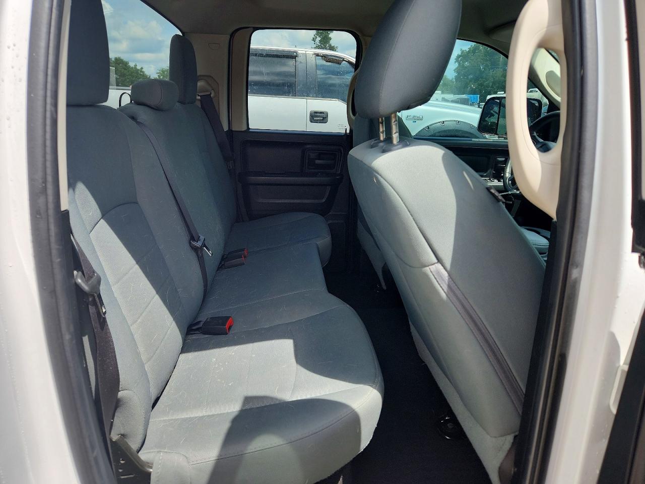 2016 RAM 1500 ST photo 28